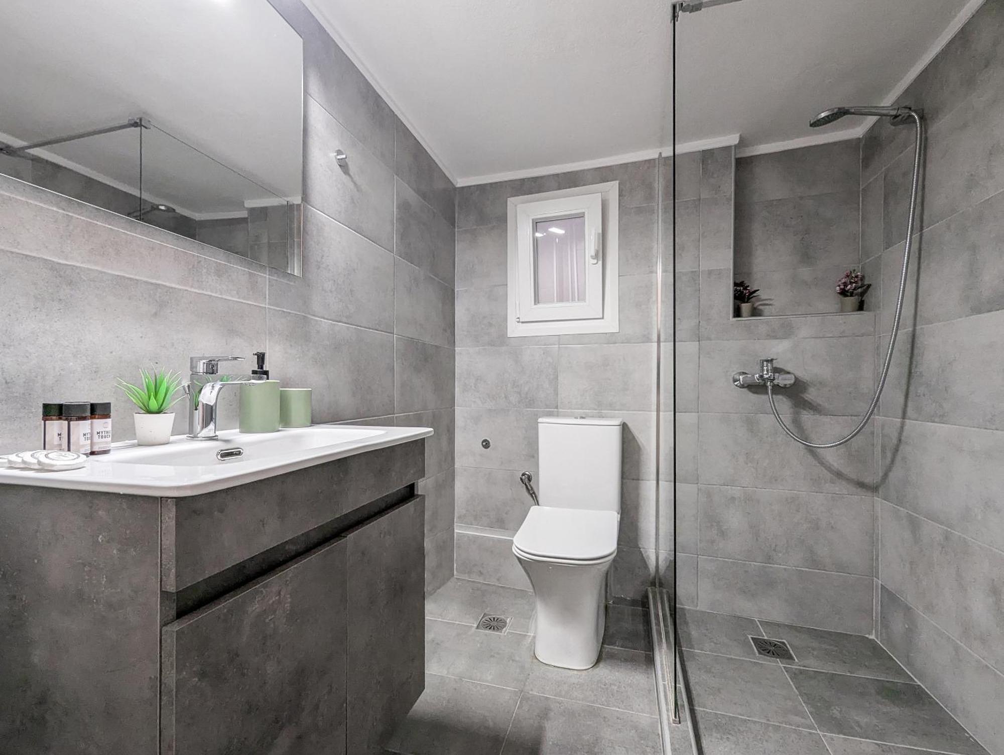 Spacious Apt For 5 Guests Next To Acropolis&Metro Атина Екстериор снимка