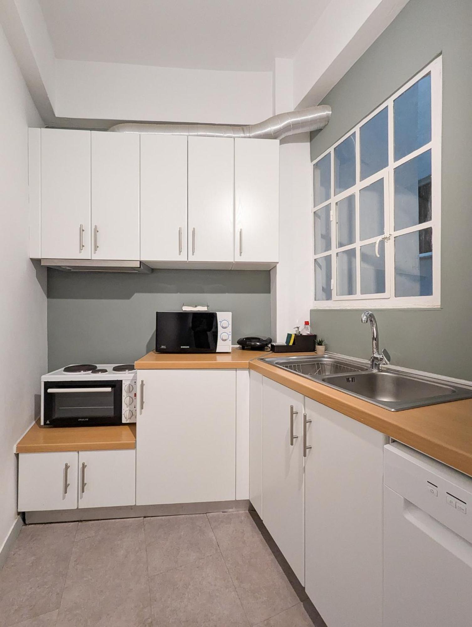 Spacious Apt For 5 Guests Next To Acropolis&Metro Атина Екстериор снимка